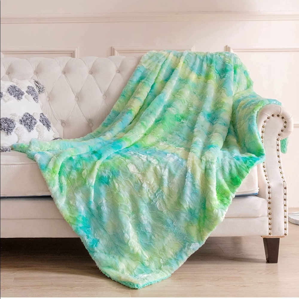 Super Soft Faux Fur Throw Blanket Premium